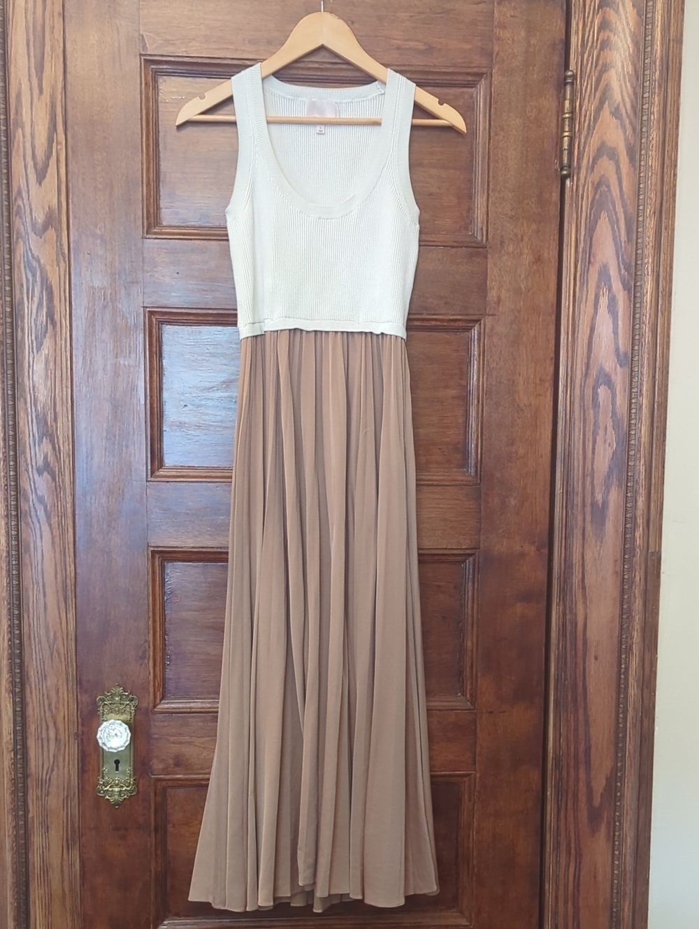 Cinq à Sept Brown Scoop Neck Sleeveless Midi Dress | Size Small | Flawed